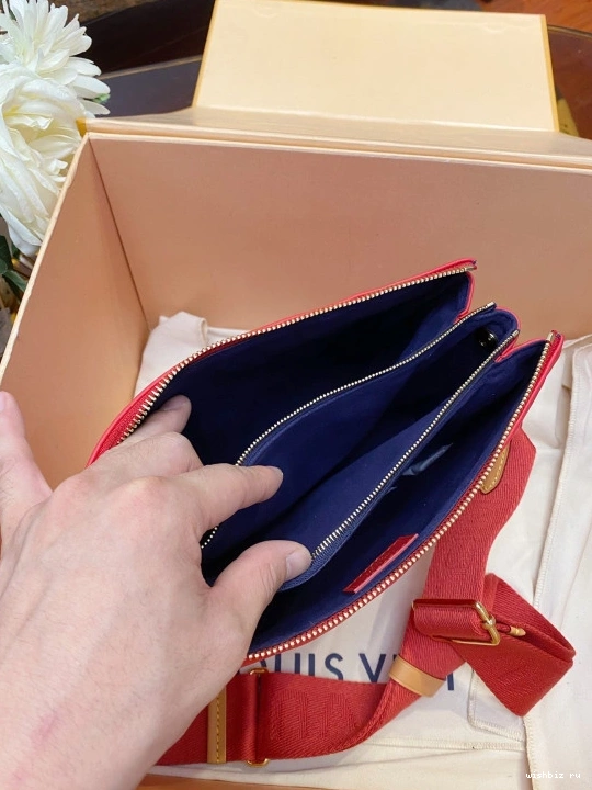 WIS LOUIS VUITTON PM COUSSIN 0220